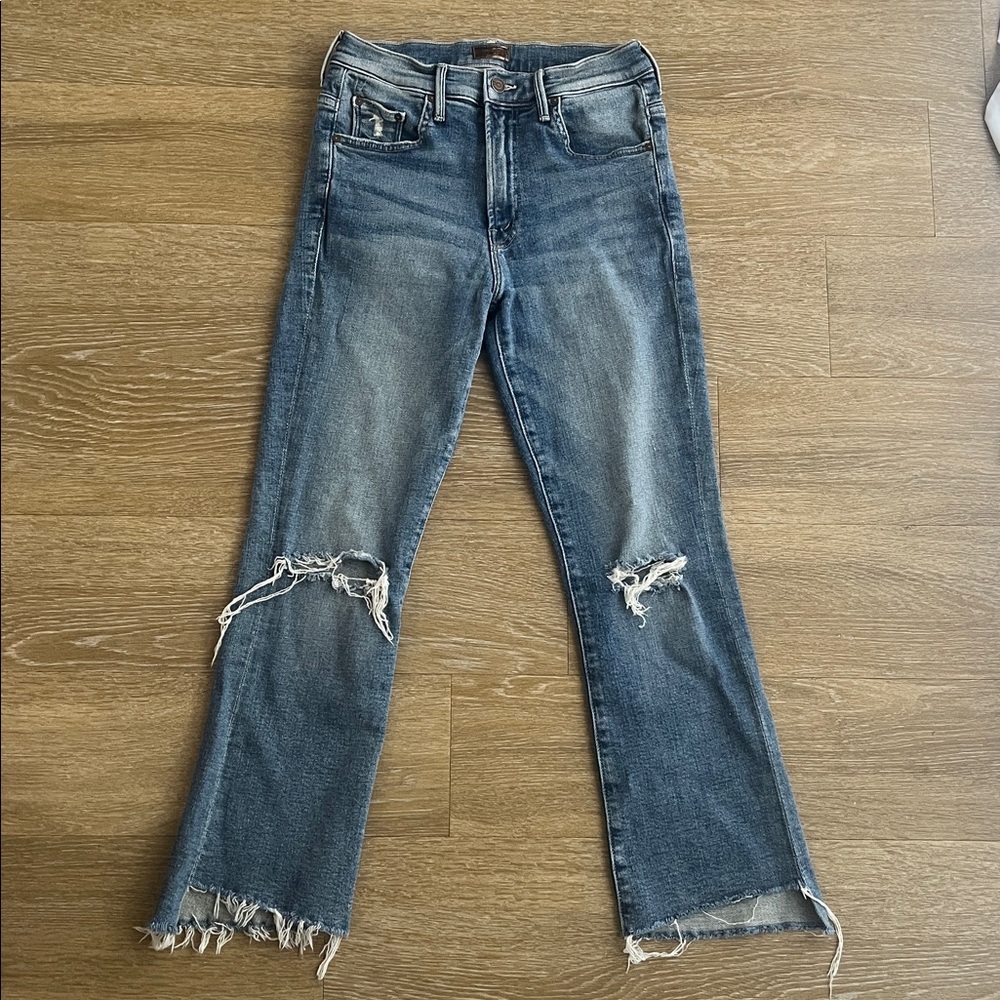 MOTHER The Insider Crop Step Fray Jeans in Reckless on Shiny White Vespa Size 26 - Picture 6 of 11